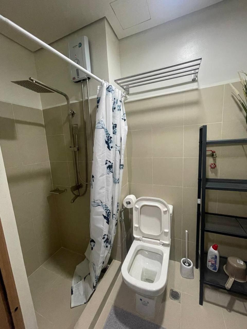 Red Residences Chino Roces Makati Makati City Bagian luar foto